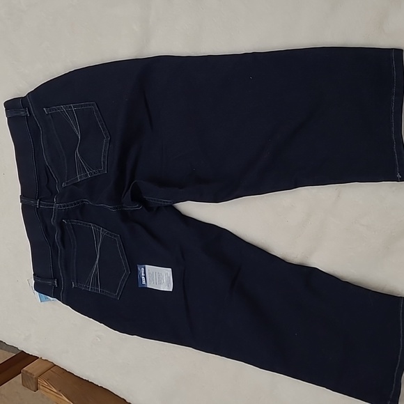 WAS $45. LEE RIDER Midrise Capri - Picture 10 of 13